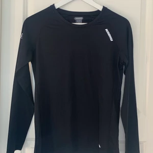 Träningströja storlek S - Träningströja från Karhu, storlek S, aldrig använd, säljer pågrund av fel storlek.