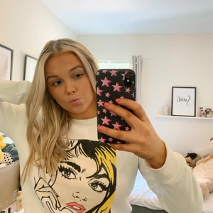 Trendig tröja  - Helt oanvänd tröja med coolt tryck på, buda i kommentarerna 💞💕 Möts upp i Göteborg eller fraktar!