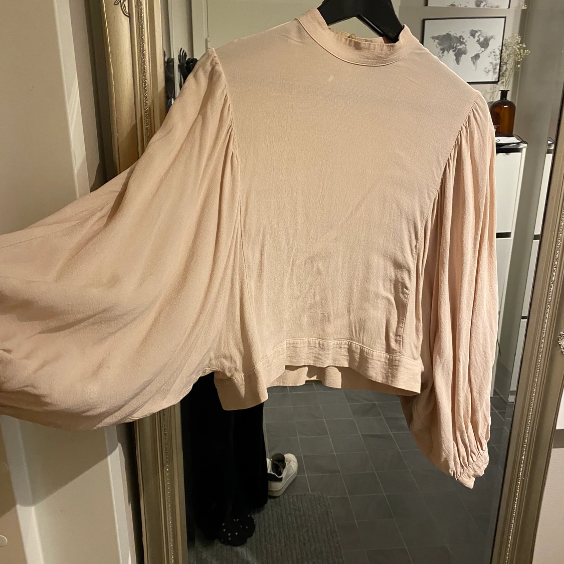 Jättesnygg blus i beige - 90