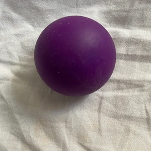 Färgskiftande stressboll - Lila men blir blå när man klämmer🌸