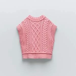 Rosa väst från zara  - Säljer min jättefina rosa väst från zara som är i nyskick, inte någon av bilderna är mina men jag kan skicka om någon vill😊