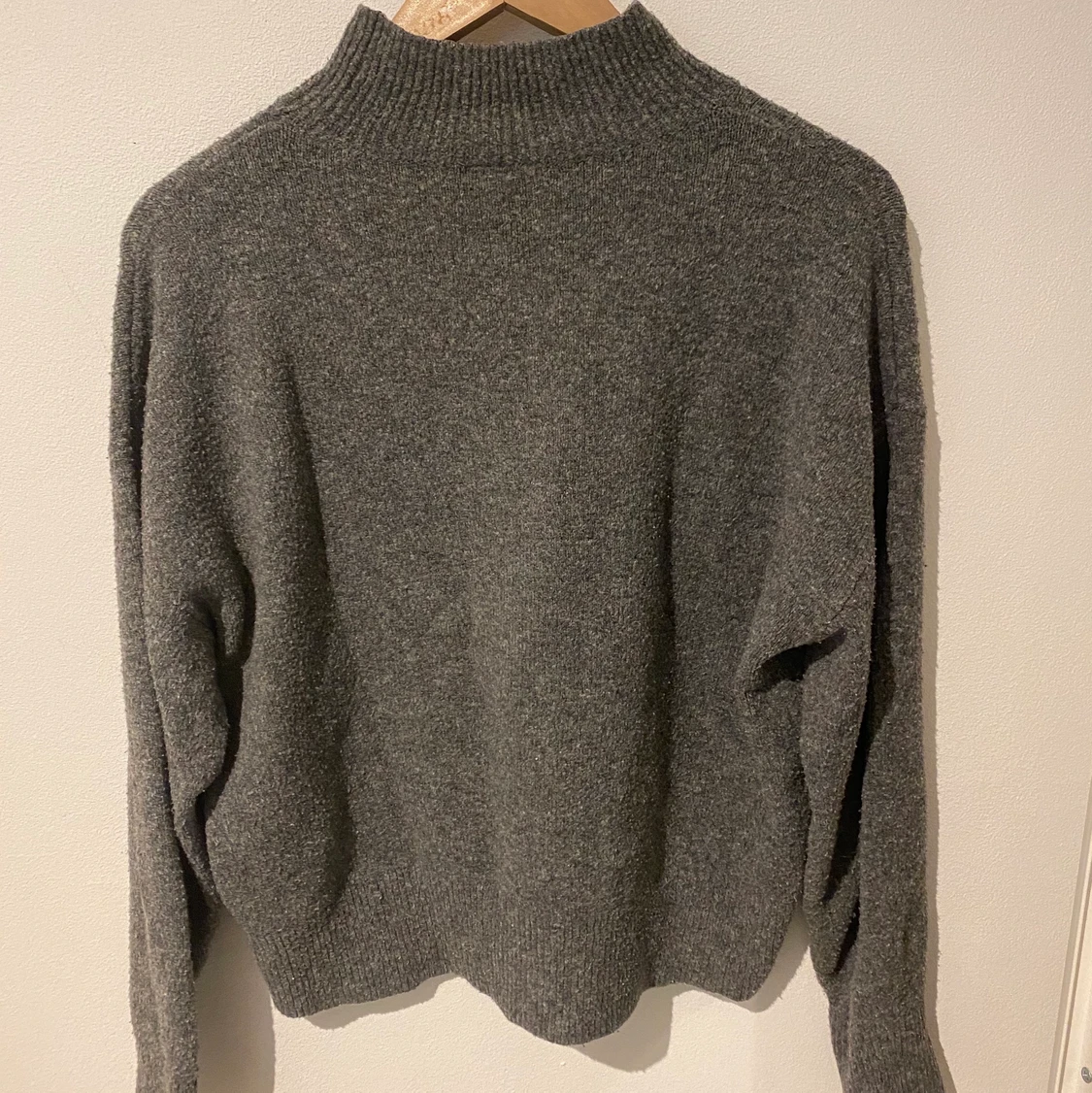 Grå stickad tröja - 90