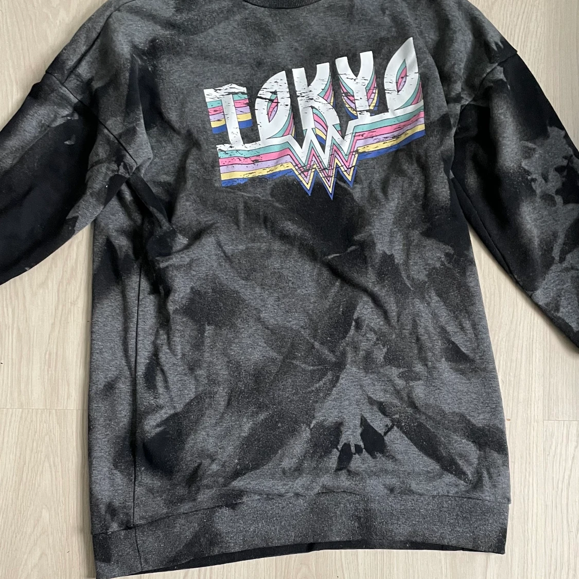 En stor tröja från bik bok. Storlek s. - 90