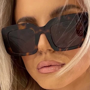 Corlin HannaLojsan solglasögon  - Solglasögon i modellen Sand Tortoise från Corlin Eyewears samarbete med Hanna och Lojsan. Helt nya. Nypris 799 kr.