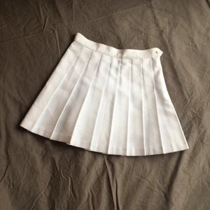 American apparel skirt🤍 - Never worn skirt in a size medium! Selling for 150kr + 📦 :) 