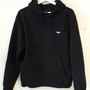 Storlek M       400kr - En kärleksbrevs hoodie. Aldrig använd( kan mötas upp i Stockholm eller skicka men köpare betalar frakt)