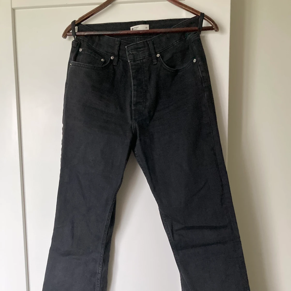 Bootcutjeans från Ginatricot 