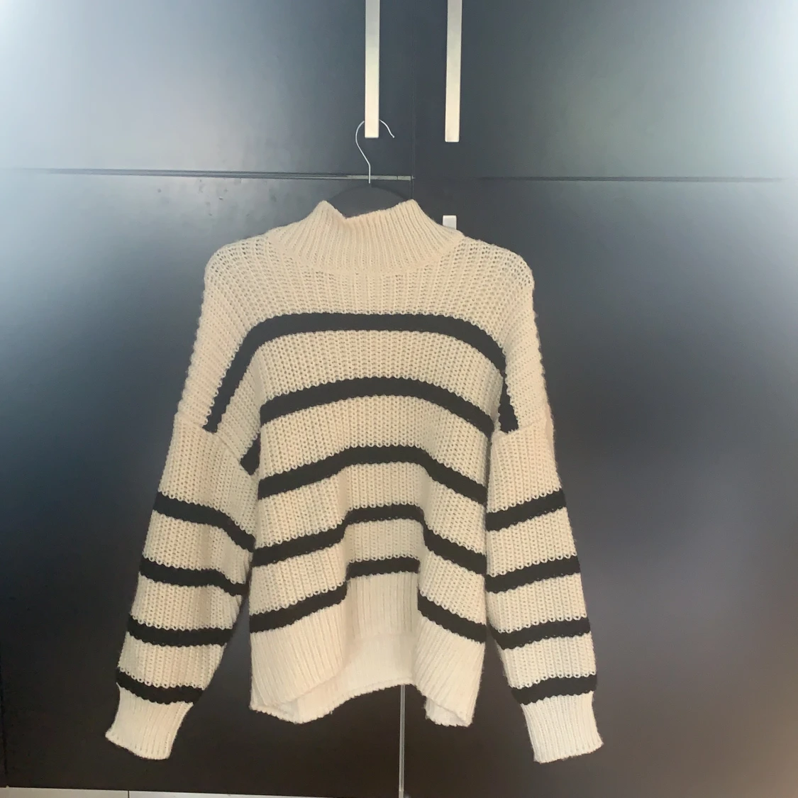 Randig stickad tröja från hm💕