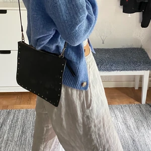 Kuvertväska - Söt väska men som tyvärr inte kommer till användning längre, banden är avtagbara och väskan går bra att använda som fodral också, ex Ipad.