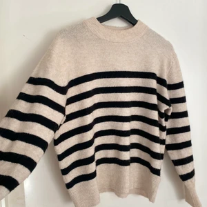 Populär tröja från Hm - Snygg tröja, säljer pga för lite användning