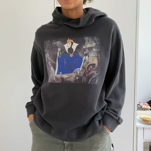 Zara hoodie size M - Comfy Zara hoodie that is easy to style!😊 Bought 3 years ago but still in great condition! Fits size M-L💞