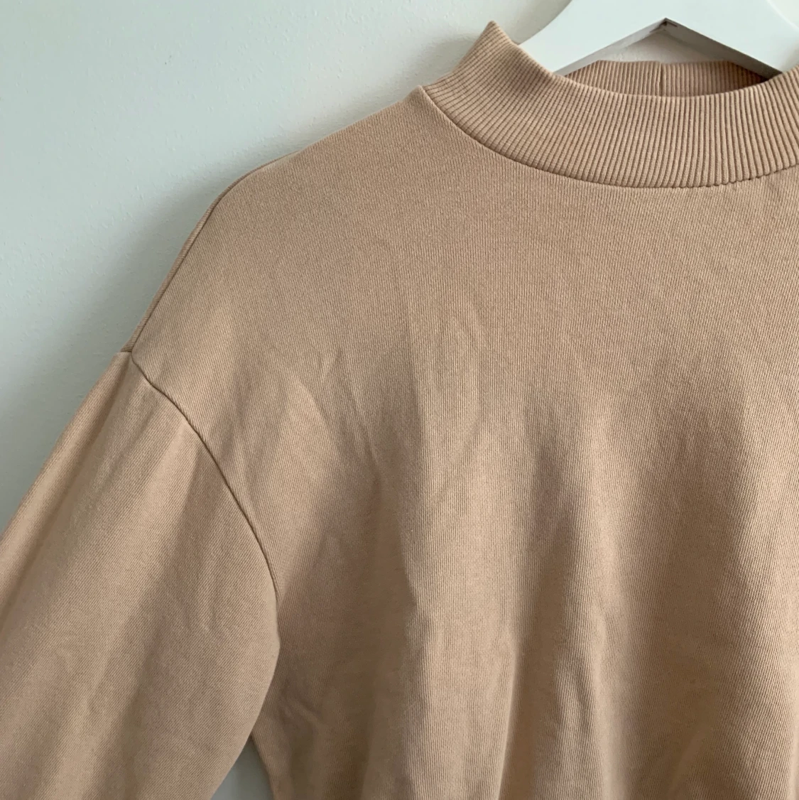 Beige cropad tröja - 90