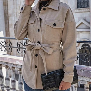 Beige jacka  - Funderar på att sälja min fina fina jacka som jag bara använt en gång.. nypris 280kr så jag tänkte sälja den för minst 200kr. Kom med bud!! 