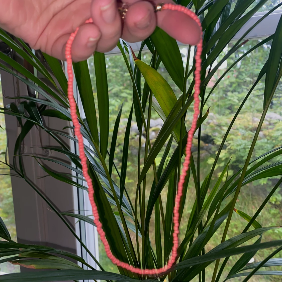 Rosa pärlhalsband - 90