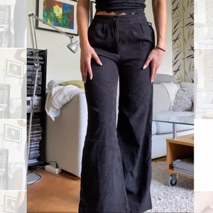 Byxor - Superfina men säljer dessa för att jag inte känner mig särskilt bekväm i denhär typer av byxor