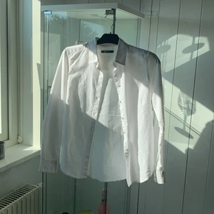 Skjorta  - Vit skjorta från Gina 