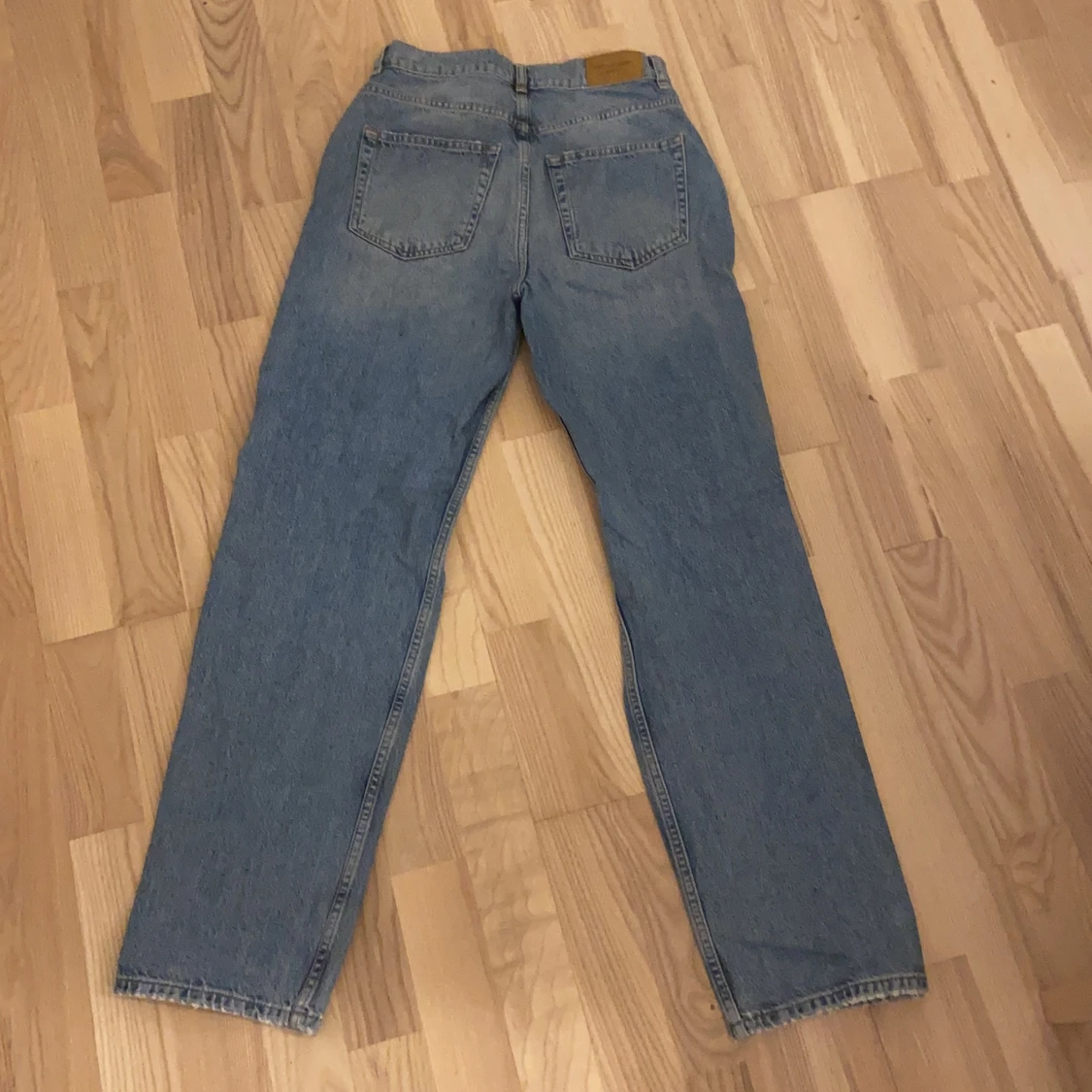 Jeans med hål - 90