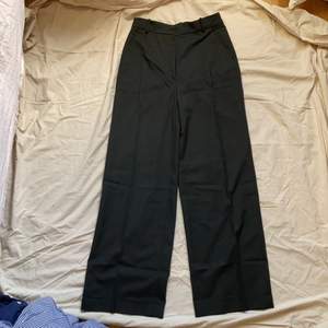Aldrig använda, svarta vida byxor från Zara i storlek S. 