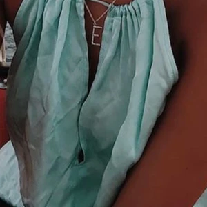 Blå topp! - Jätte fint linne med en högre krage! 