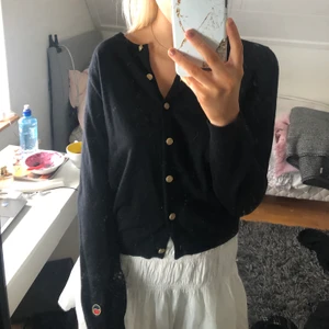 Gullig tröja från busnel - Gullig kofta med knappar från busnel nypris ca 2000