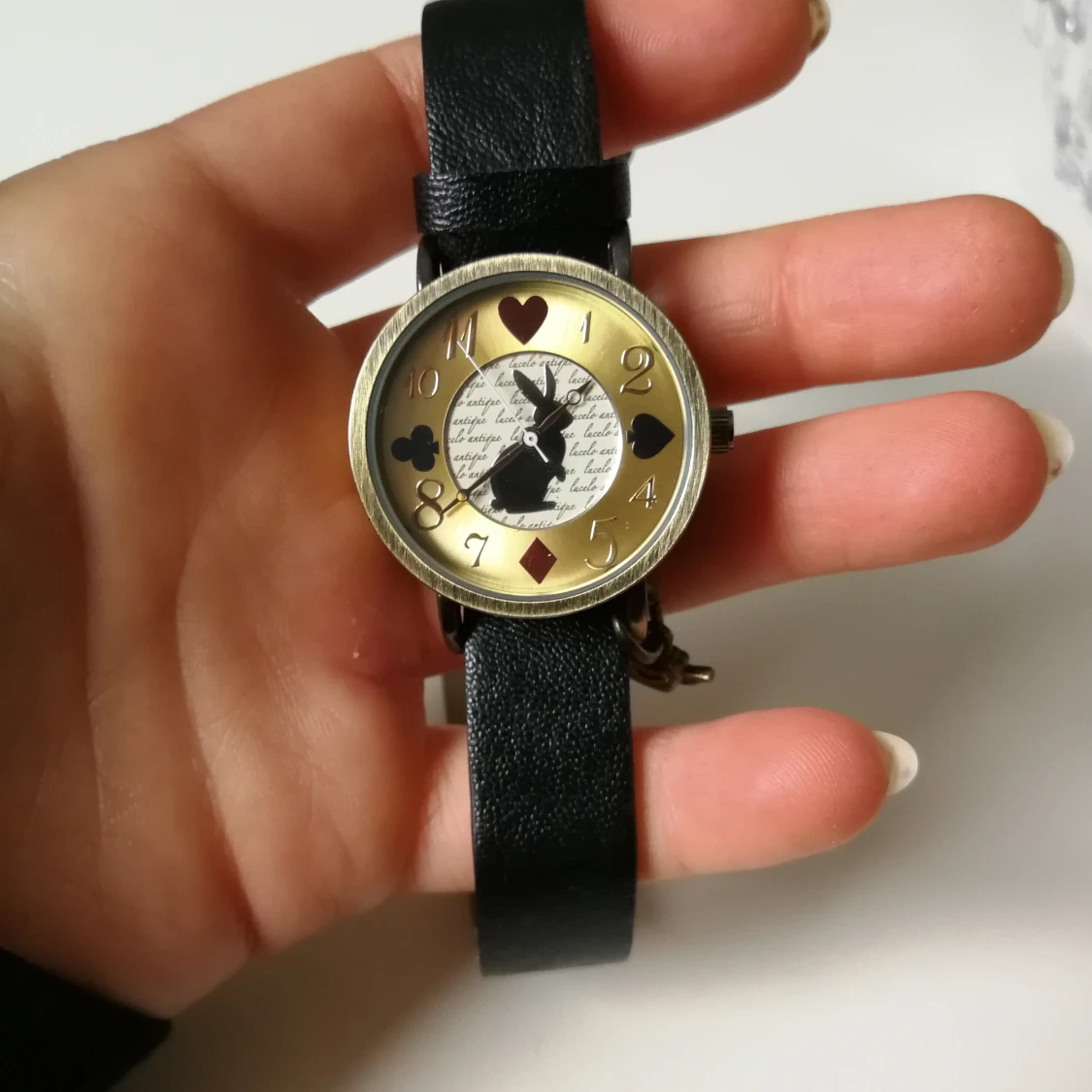 Unik klocka från Japan, Alice i underlandet 