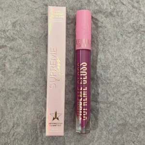 Jeffree star supreme gloss - Helt nytt supreme gloss från Jeffree Star cosmetics (ord pris: 170kr) säljer för 135 inklusive frakt!!💗