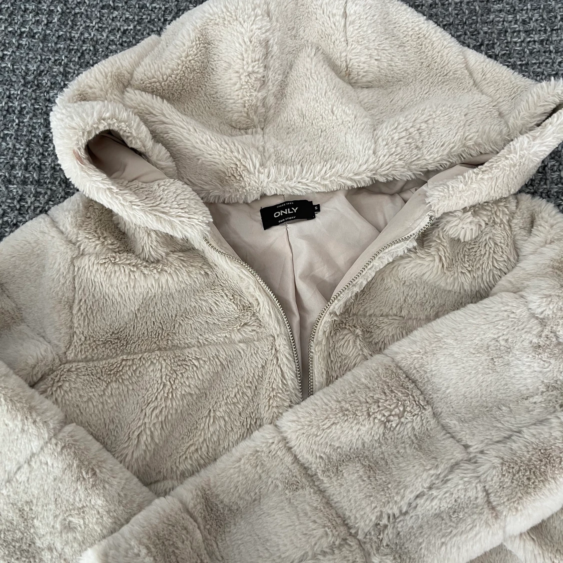 Fluffig jacka från only  - 90