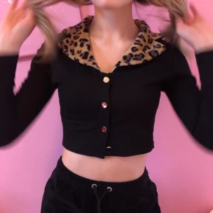 Cheetah!  - Super snygg. Använd 1 gång. Passar dig som vill ha lite y2k vibes<333333 kontakta vid intresse!