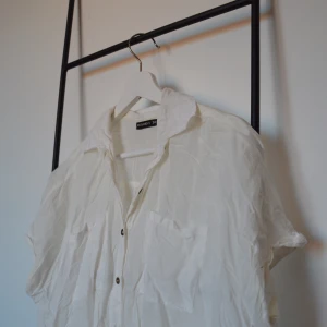 Vit blus - Sally & Circle🤍 - Vit kortärmad luftig blus (transparent)