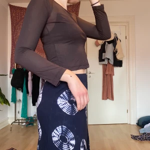 JÄTTESNYGG Meshtop - Säljer denna jättesnygga meshtoppen som jag köpt på humana, den är supersnygg och inte så genomskilning. Den är inte sliten alls!