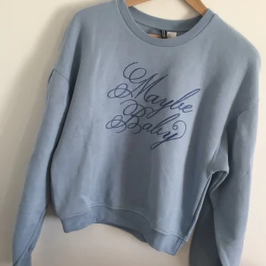 Tröja  - En fin och oanvänd tröja som passar med en fin jeans 