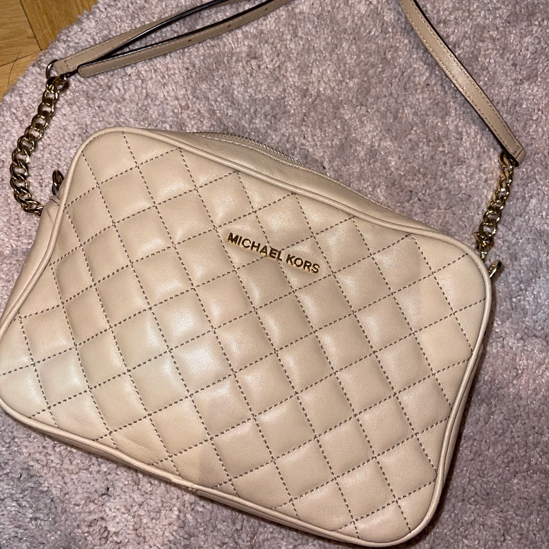 Äkta Michael kors väska