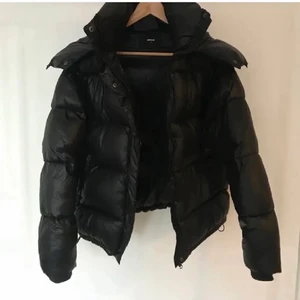 Bikbok jacka  - Hej, säljer nu en superfin jacka fårn bikbok. Jackan är i storlek L men den sitter fint på mig som är en S/M. Om fler blir intresserade blir det budgivning 🤍 