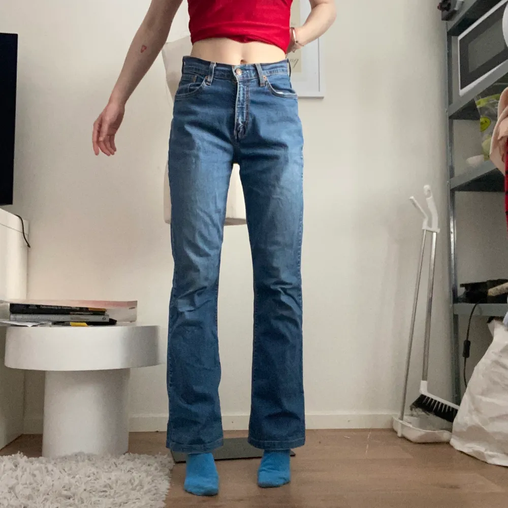 ✨ Levi’s jeans med semi stretch & lätt bootcut fit ✨. Jeans & Byxor.