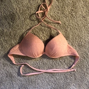 Bikini 70B - Bikinitopp med push up, använd endast en gång!