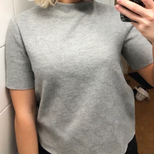 Tröja från zara  - Grå tröja från zara. Använt få gånger. Strl M (jag tycker dock den är mer som S)