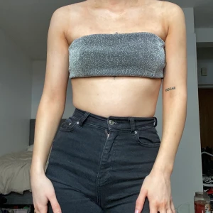 Bandeautopp - Supersnygg och festligt topp som man kan ha under kavaj  eller liknande