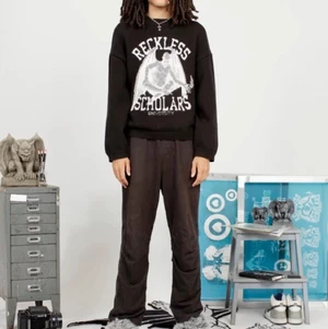 Reckless Scholars sweater - Reckless scholars Sweater i S, DS/Brand New. Andra bilden är lånad från säljaren. Får den in hand nästa vecka. Tar bud från 1100 och bin på 1500. Avslutar bud 48h efter första, höj gärna med minst 50 spänn🙌