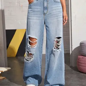 Sjukt fina ”ripped” jeans i storlek L men passar som bäst i M. Aldrig använda då byxorna är för små för mig. Enligt sidan: midjastorlek: 80cm, höft storlek: 108cm, längd: 111cm, lår: 67,4cm. 💓💓