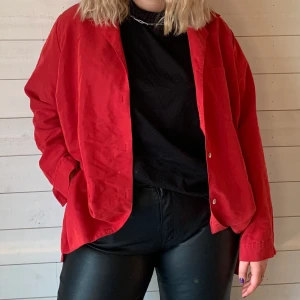 Skjorta - Skjorta Färg: röd Fler bilder? Kontakta oss!