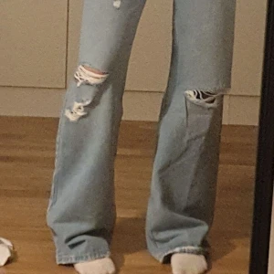 Jeans - Supersnygga jeans från asos. Helt nya och helt oanvända. Frakt tillkmr💕