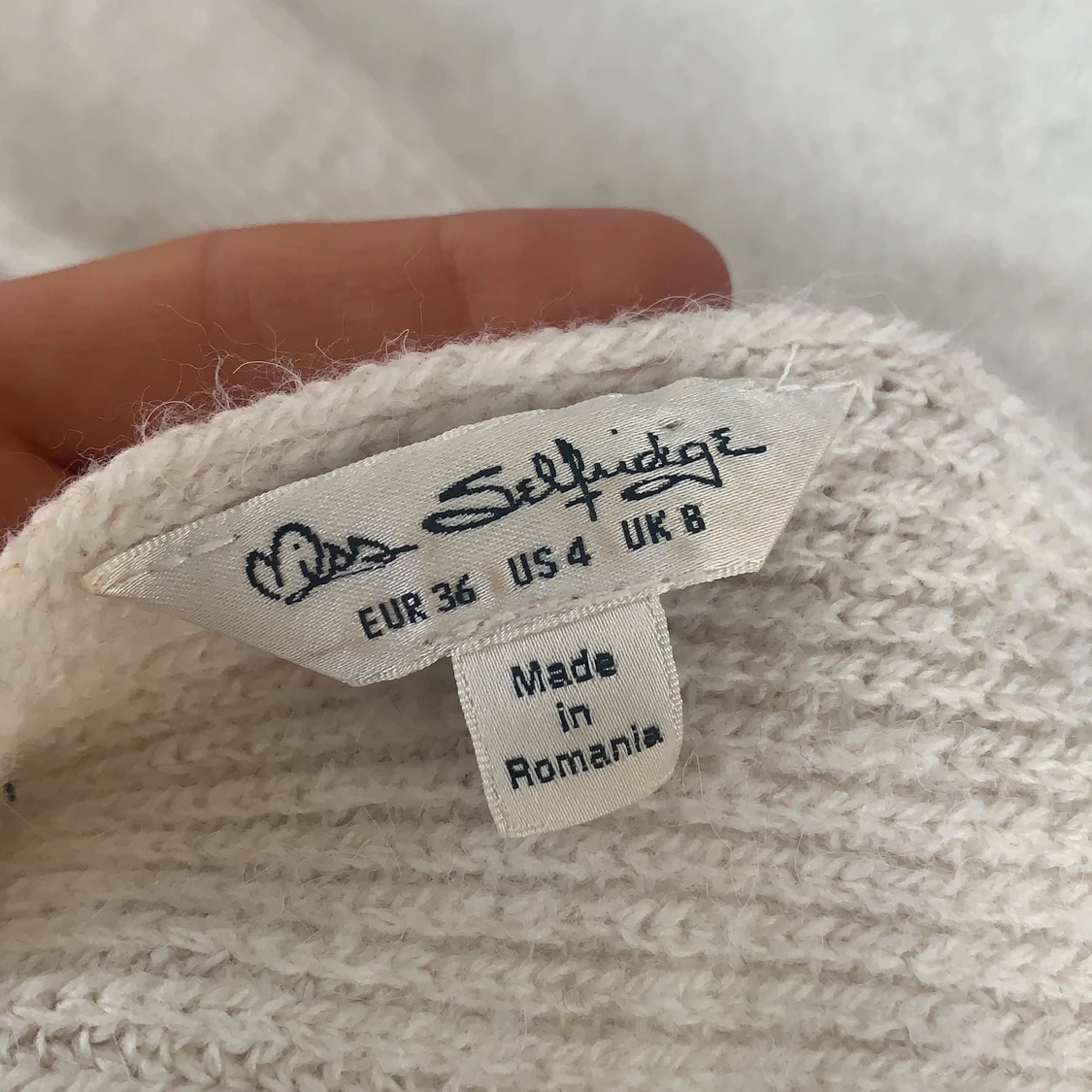 Stickad tröja med öppen rygg - 91