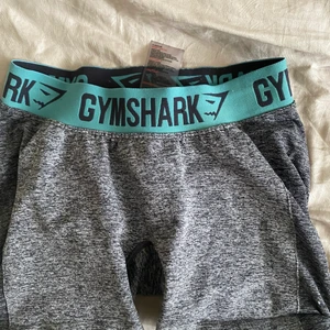 Gymshark shorts storlek s - Fint skick, inte använda mycket, storlek S, säljer även tröjan på bild två, också Gymshark 