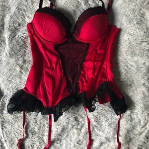 Korsett från H&M  - Gott skick! Strl 75 B. 