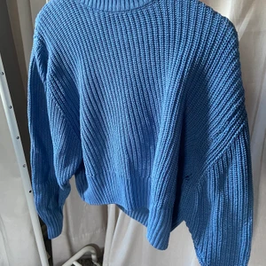 Stickad monki tröja! - Jättefin blå stickad monki tröja! Sparsamt använd men inte använd de senaste månaderna