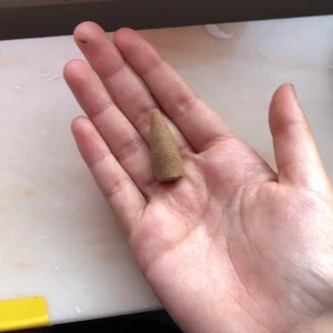 Incense koner  - 😊Säljer detta white sage koner för 50 kr!! Det är 10 stycken koner. man får ha ett fönster öppet för det blir ganska mycket rök med de luktar gott :)) man kan ha dem till witch craft och mycket annat!✨🌞