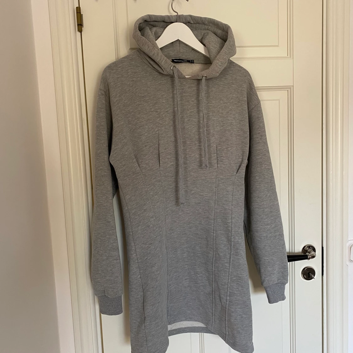 Grå hoodie-klänning  - 90