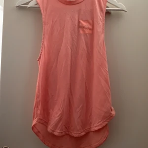 Adidas träningstiden  - Ett träningslinne som aldrig är använt💕