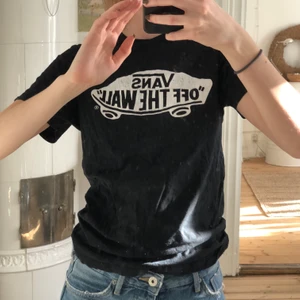 Vans t-shirt - Svart t-shirt från Vans. Trycker är lite slitet 