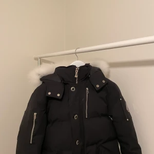 Moose knuckles strl S - Är i jätte bra skick som ny, endast två månader gammal.